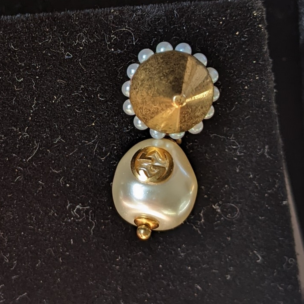 GUCCI pearl w logo inverted stud gold drop earrings - Picture 6 of 10
